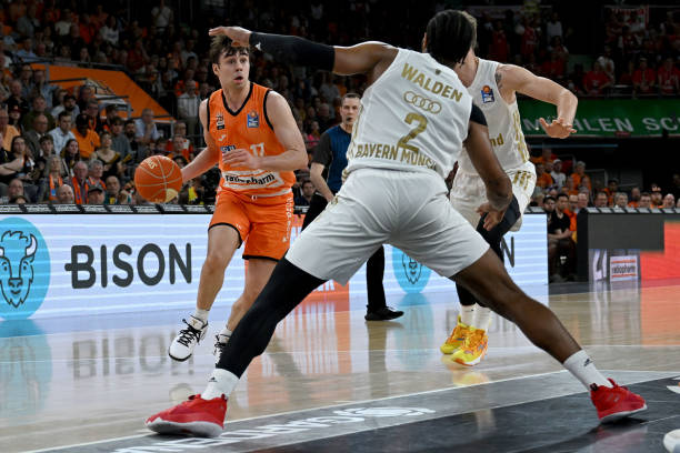 众人瞩目的 众人瞩目的